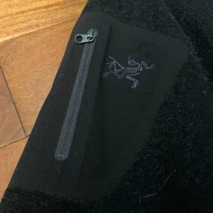 Arc’teryx black sweater